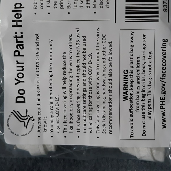 ((New)) White cloth face mask - Picture 3 of 4